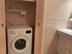 a washer and dryer in a small bathroom at Superbe T3 avec loggias fermées, garage, et wifi à Balaruc-les-Bains, classé 3 étoiles - FR-1-553-216 in Balaruc-les-Bains