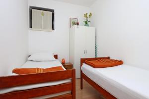 Postel nebo postele na pokoji v ubytování Apartments by the sea Bakar, Rijeka - 15553