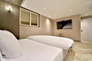 TV a/nebo společenská místnost v ubytování Daegu Hotel Rubato