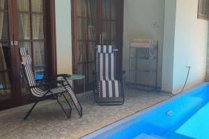Πισίνα στο ή κοντά στο 3-Bedroom house with pool near park 10min to beach
