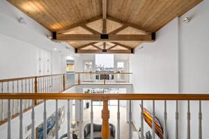 Η κουζίνα ή μικρή κουζίνα στο Luxury Waterfront Home in the Heart of the Harbor