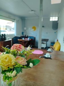 a vase filled with flowers sitting on top of a table at Maga hospedagem in Penha