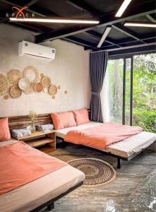 Giường trong phòng chung tại THOÁNG Villa - Venuestay