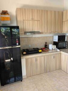 ครัวหรือมุมครัวของ 3 bedroom villa with private pool, 7min to beach