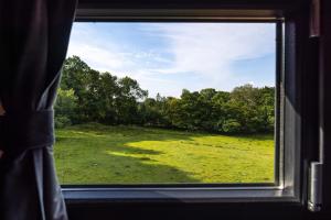 Aed väljaspool majutusasutust Kullaberg Tiny House by Tiny Away