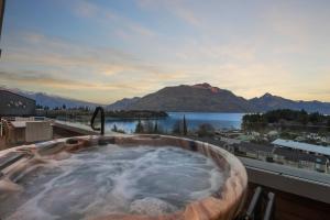 Imagen de la galería de Chic Central Penthouse & Spa by Staysouth, en Queenstown