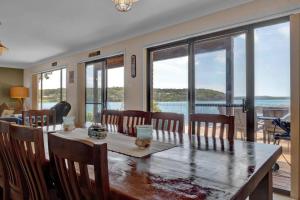 Gambar di galeri bagi Lakefront Paradise Retreat di Morisset East