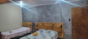 Ένα ή περισσότερα κρεβάτια σε δωμάτιο στο casa de temporada Pouso aconchegante