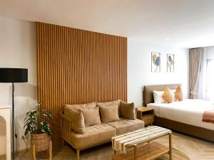 Postel nebo postele na pokoji v ubytování SO Zen Hotel Silom Bangkok