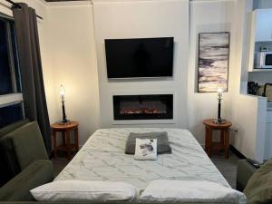 Ένα ή περισσότερα κρεβάτια σε δωμάτιο στο 1 BD Motel Condo with kitchenette - 13