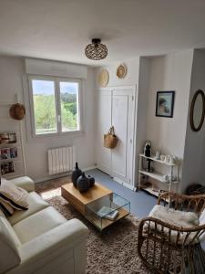 a living room with a couch and a coffee table at La Moutonne des Landes de Lanvaux in Saint-Jacut-les-Pins