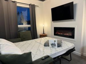 Μια τηλεόραση ή/και κέντρο ψυχαγωγίας στο 1 BD Motel Condo with kitchenette - 14