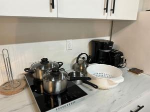 Η κουζίνα ή μικρή κουζίνα στο 1 BD Motel Condo with kitchenette - 3 +4 φωτογραφίες
