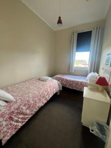 Postel nebo postele na pokoji v ubytování St Marys Hotel