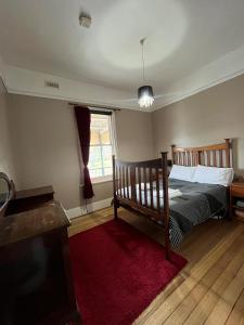 Postel nebo postele na pokoji v ubytování St Marys Hotel + 6 fotografií