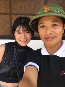 deux jeunes garçons en uniforme posant une photo dans l'établissement Muine Sports Resort, à Phan Thiết 91 autres photos