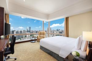Cama ou camas em um quarto em Shangri-La Chengdu