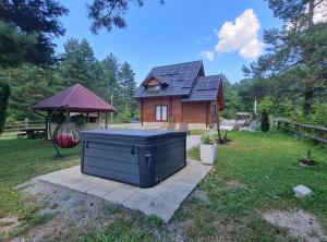 Vonkajšia záhrada v ubytovaní Apartments Plitvice forest