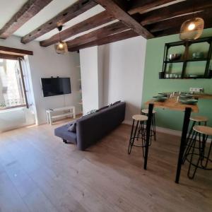 Et tv og/eller underholdning på Au perchoir duplex dans le centre historique