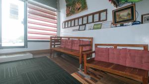 Galería fotográfica de RedDoorz at GaDi Hotel San Jose del Monte City en Mangangpico