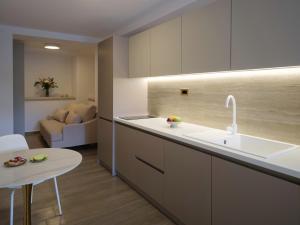 Фотография из галереи Golden Luxury Suites в Балионе
