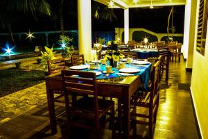 Restoran või mõni muu söögikoht majutusasutuses Hotel Nilketha Yala Tissamaharama