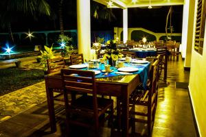 Restaurace v ubytování Hotel Nilketha Yala Tissamaharama