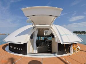 O edifício onde o barco está situado