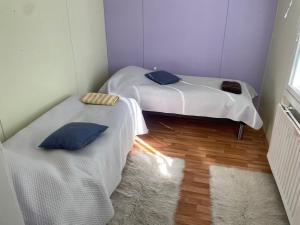 Postel nebo postele na pokoji v ubytování Napapiirin Eräkartano