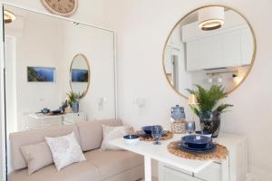 Foto dalla galleria di La Finestra Sul Mare Central Apartment Vista mare ad Anzio