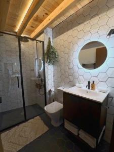 Koupelna v ubytování Las Horneras de Cobeta Apartamento Florencia