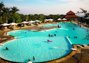 Piscina de la sau aproape de Porlak Jahe Giri Tirta Kahuripan