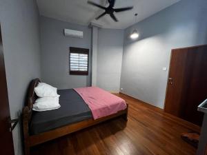 Postel nebo postele na pokoji v ubytování Hakka Villa 客家土楼