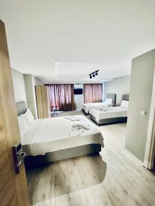 Ένα ή περισσότερα κρεβάτια σε δωμάτιο στο The Hera Gold Hotel