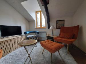 Gîte La CHOUETTE BASTIDETTE TV 또는 엔터테인먼트 센터