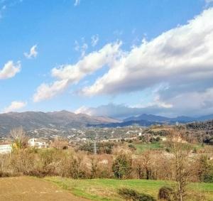 a view of a city from a field with mountains at Apartament Bellserrat in Sant Pere de Torelló
