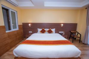 Una cama o camas en una habitación de Hotel Hidden Kingdom