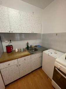 Η κουζίνα ή μικρή κουζίνα στο Travel Home