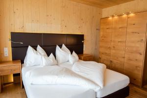 Postel nebo postele na pokoji v ubytování Alpresort Tirol