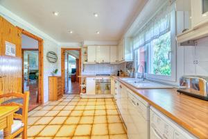 Kuchyňa alebo kuchynka v ubytovaní Villa Kentia Mallorca, charming and stylish country house close to Palma
