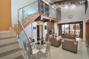 Posezení v ubytování EKOSTAY - Fairmont Villa