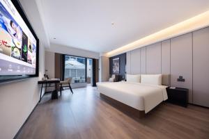 Voodi või voodid majutusasutuse Atour Hotel Zhengzhou North Dragon Lake Financial Center toas
