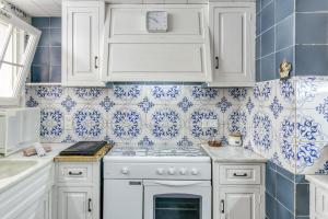 Kuchyň nebo kuchyňský kout v ubytování Mediterranean Paradise