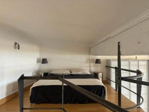 Postel nebo postele na pokoji v ubytování Le Loft du Matheron