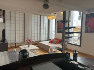 Postel nebo postele na pokoji v ubytování Le Loft du Matheron