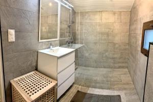 a bathroom with a sink and a shower at Les clés du bassin in Lège-Cap-Ferret