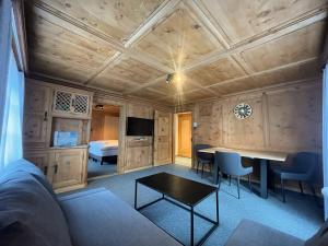 a living room with a couch and a table at Sonne in Klosters