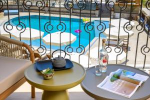 Bazén v ubytování Elisso Hotel nebo v jeho okolí