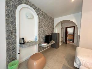 TV a/nebo společenská místnost v ubytování Benyada Lodge - Surin Beach