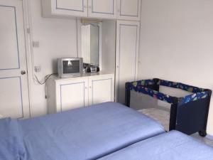 Een bed of bedden in een kamer bij Studio Manguillier